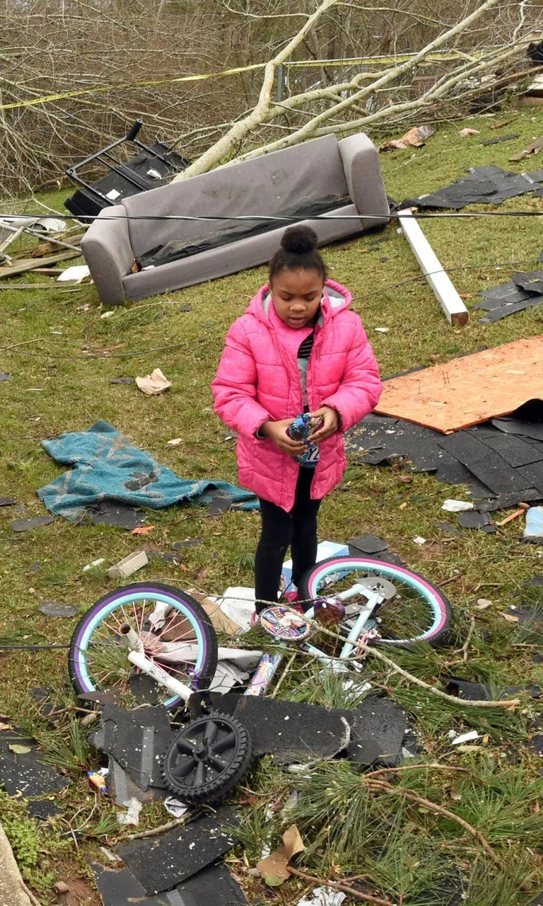 Razorni tornado gazio je sve pred sobom: 23 osobe poginule, među njima i djeca