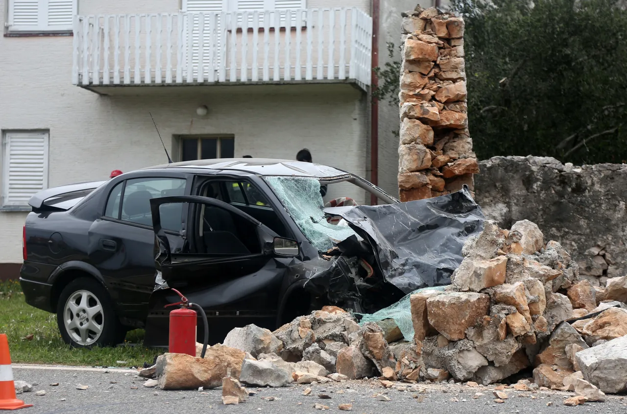 Kobna nesreća kod Grebaštice: automobilom se zabio u zid i na mjestu poginuo