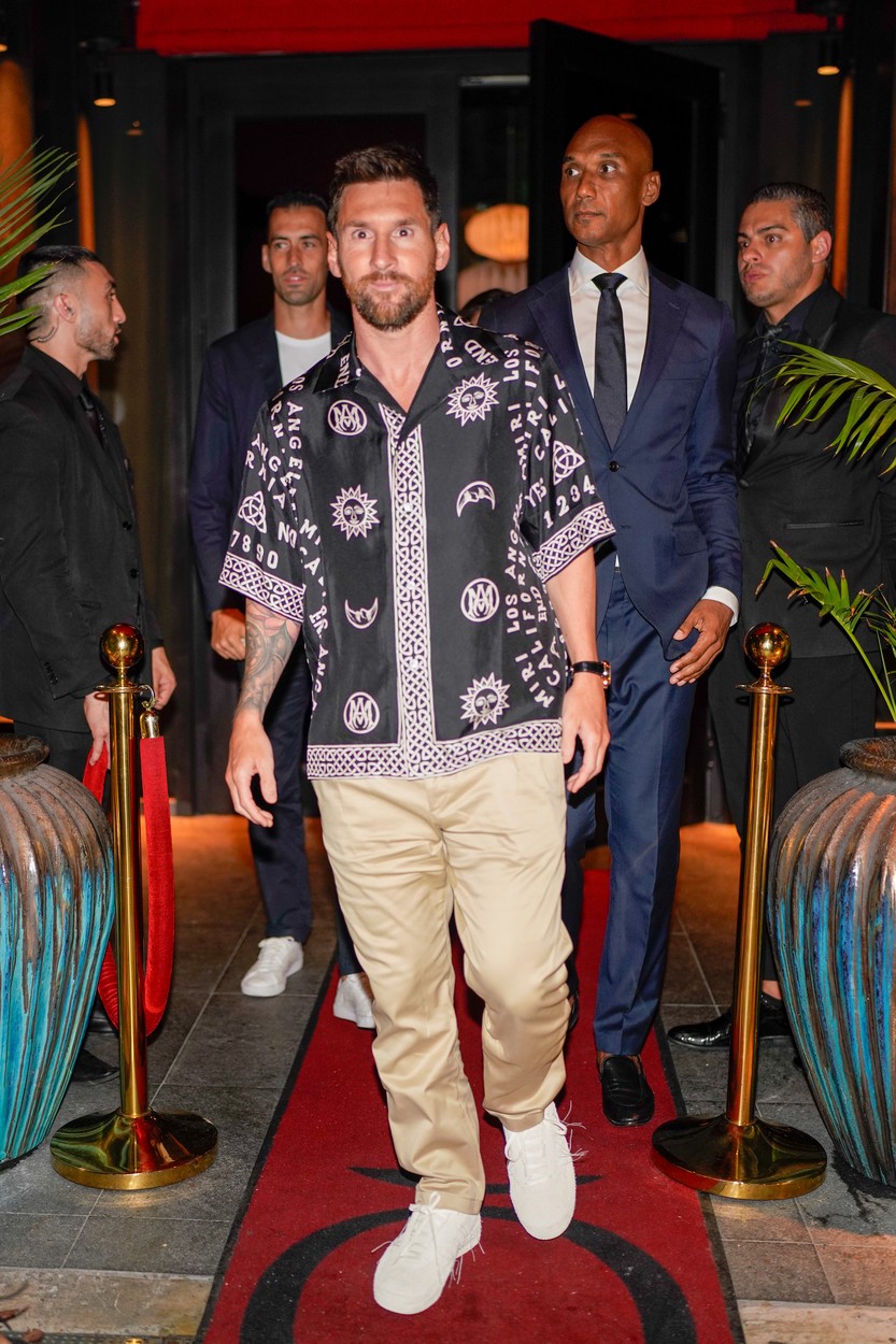 Beckham, Messi y Busquets, cenando en Miami 🚬⁣ ⁣ 📸 Victoria