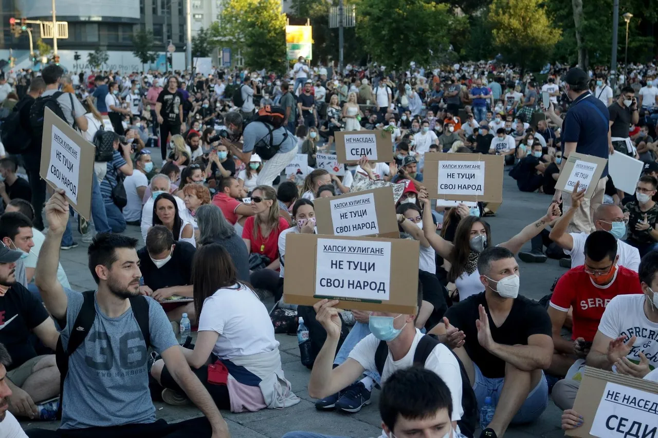 Održan miran protest građana ispred Skupštine Srbije