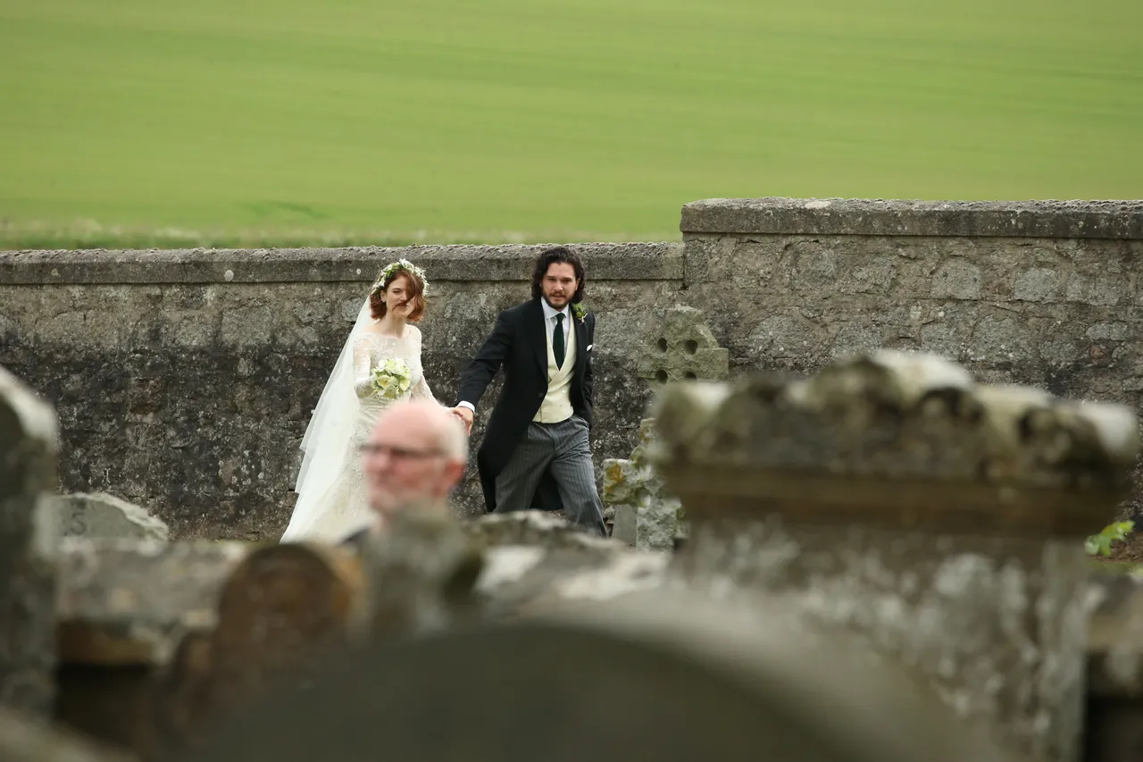 Game of Thrones vjenčanje: miljenik žena 'Jon Snow' stigao pred oltar