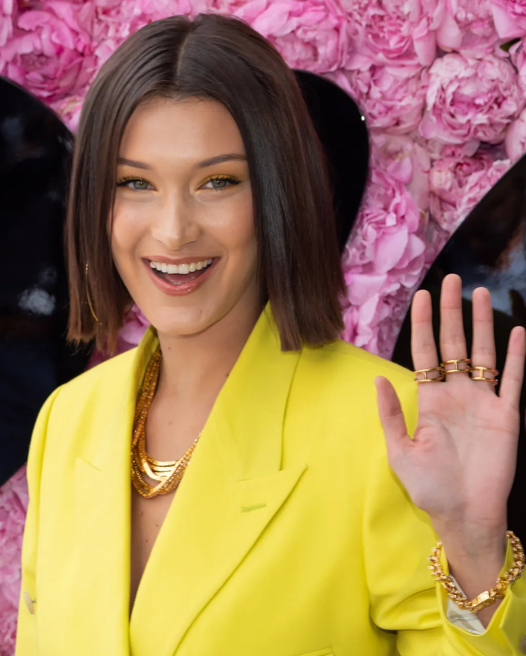 Žuta je hit pariškog Fashion Weeka, a Bella je izvrsno nosi