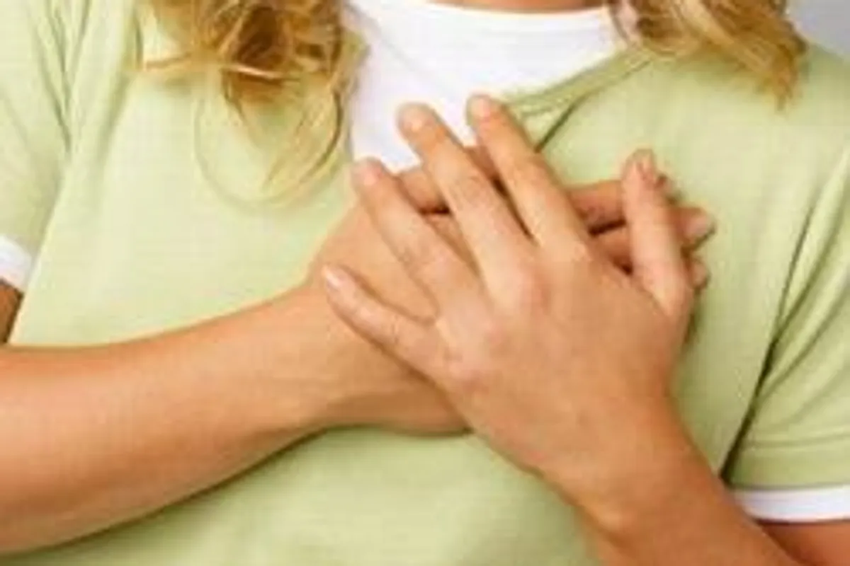 Kako prepoznati jesu li bolovi u prsima srčani udar?