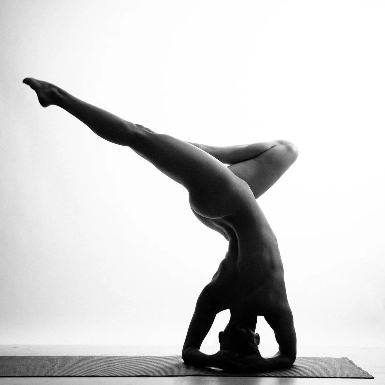 naked-yoga-01