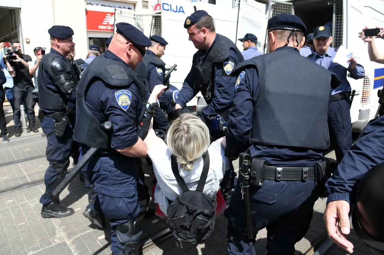 'Crveni otpor' protiv 'Hoda za život': Posvjednice u 'krvavim spavaćicama' policija strpala u marice!