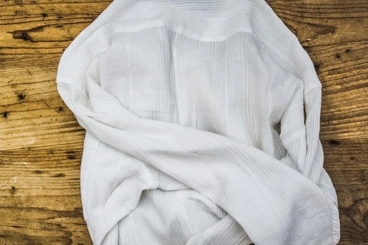 Znate li kako ukloniti mrlje sa bijele majice?