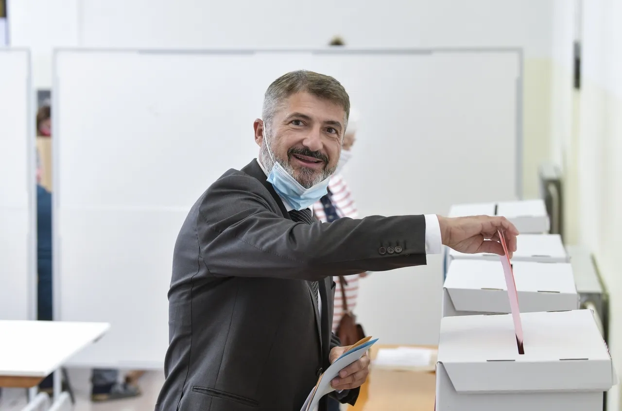 Kandidat Željko Tokić glasao je na lokalnim izborima