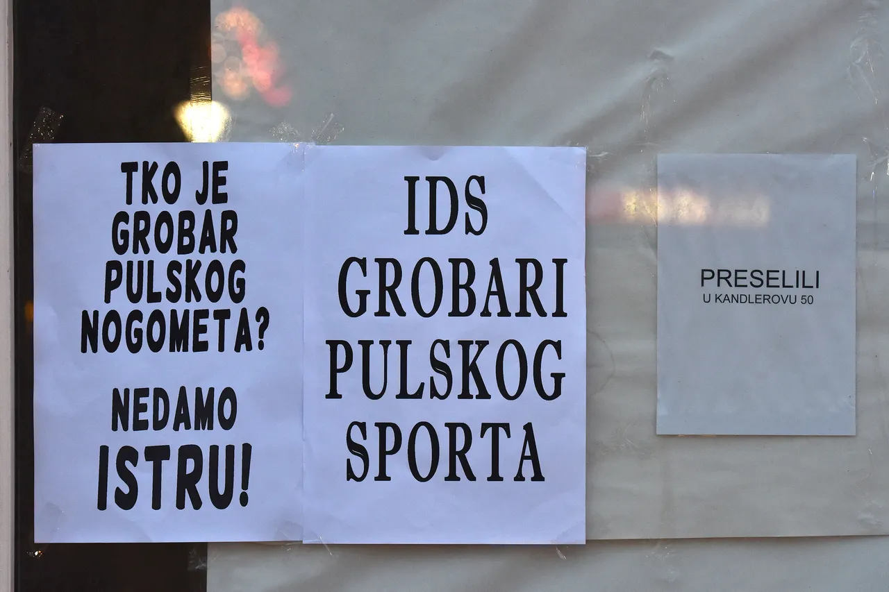 Rano jutros u užem centru grada osvanuli plakati s porukama: 'IDS grobari pulskog sporta'