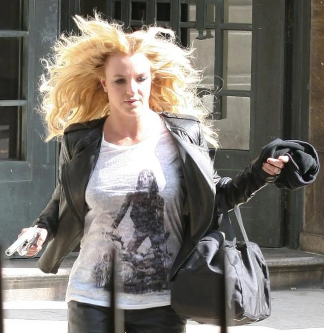 Naoružana Britney bježala po Londonu