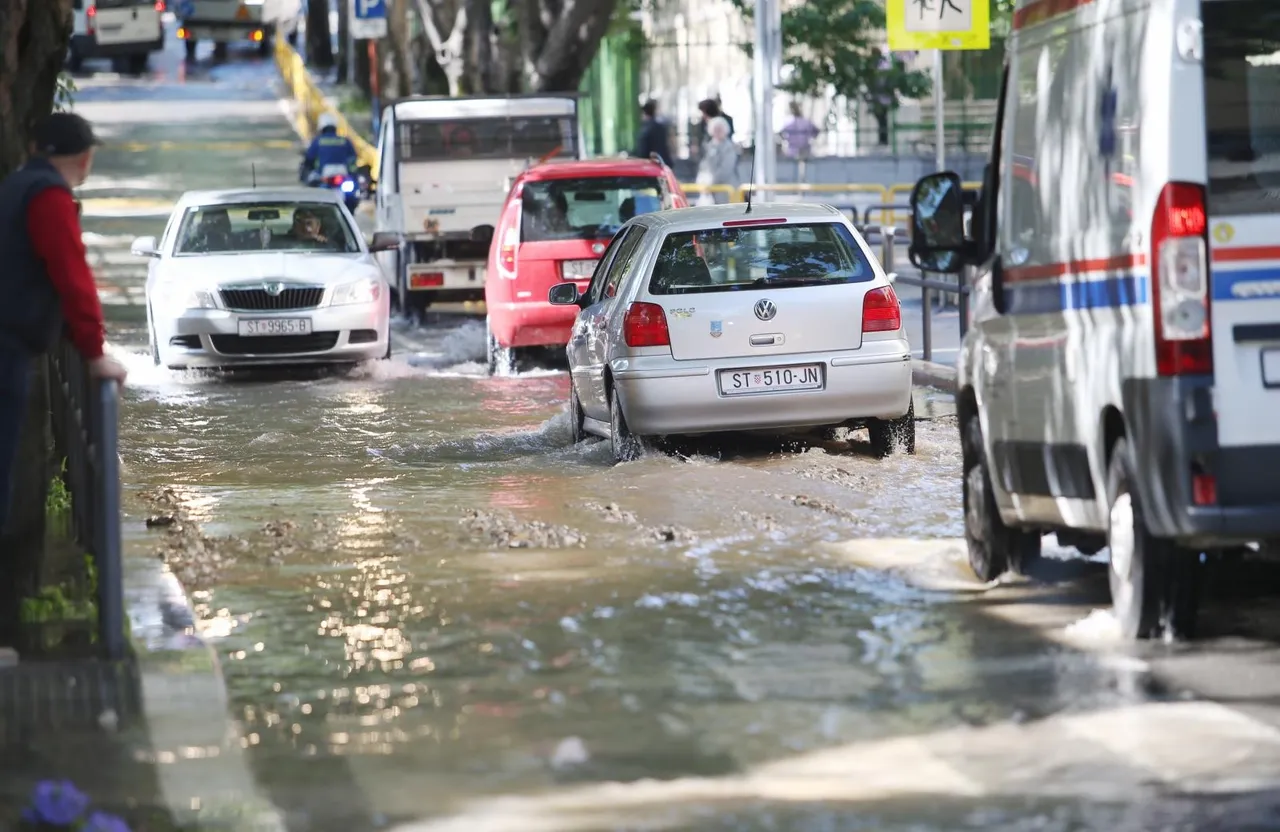Split: Zbog puknute glavne vodovodne cijevi ulice završile pod vodom