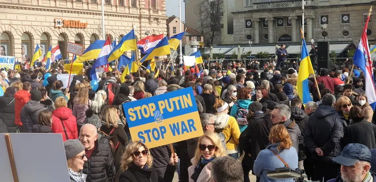U Zagrebu veliki broj građana okupio se na skupu podrške za Ukrajinu