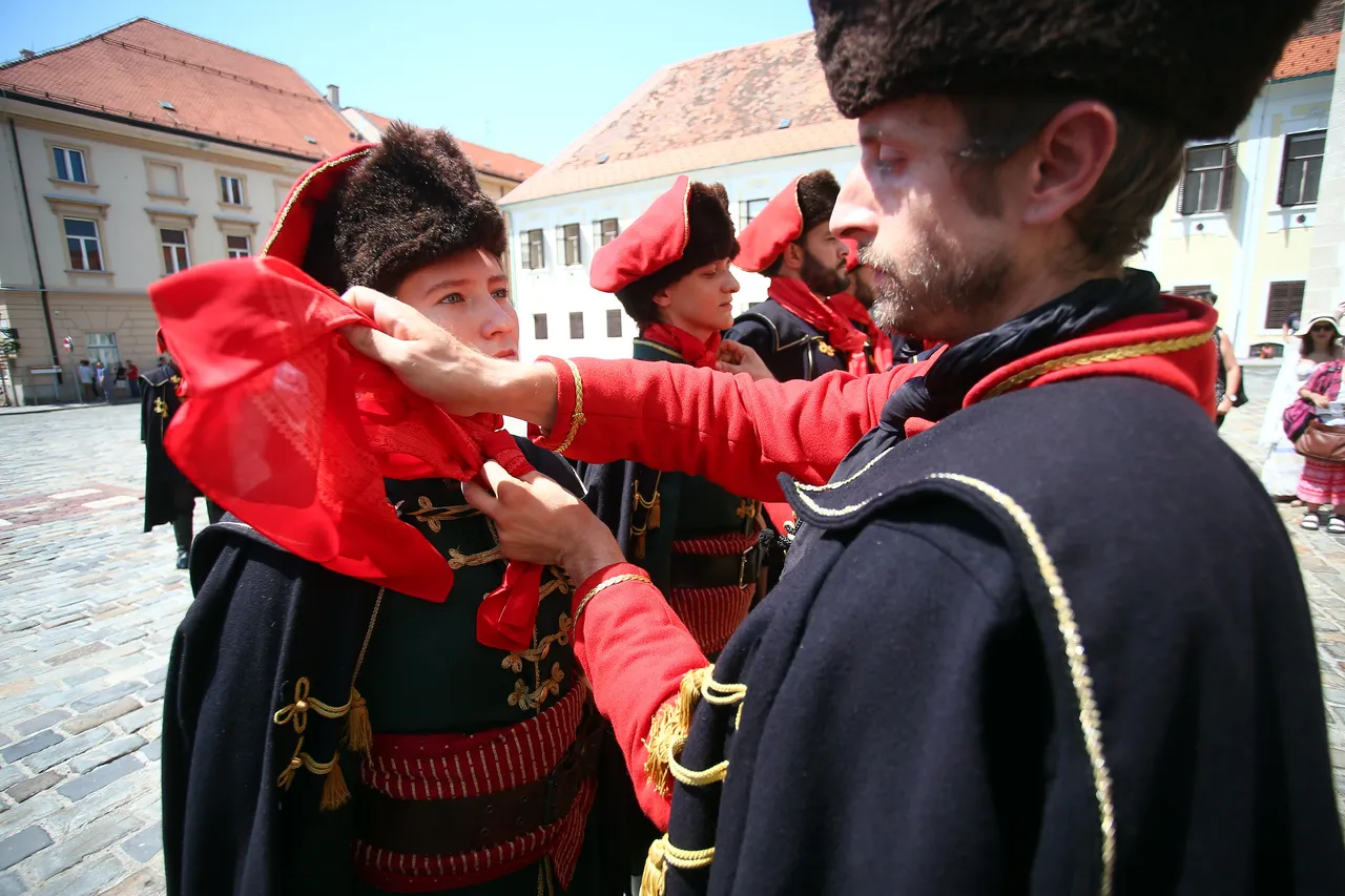 Svečana ceremonija i prisega novih članova Kravat pukovnije