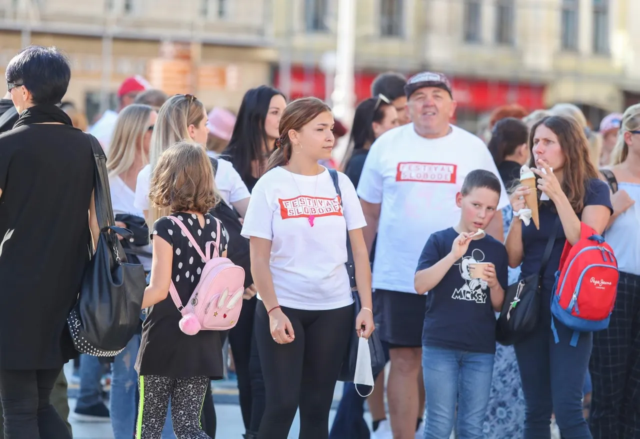 Zagreb: Sudionici Festivala slobode okupljaju se na Trgu bana Jelačića