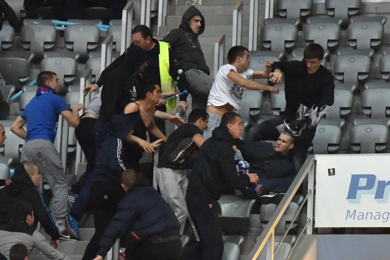 Tučnjava na tribinama prije početka utakmice KK Zadar - KK Cibona