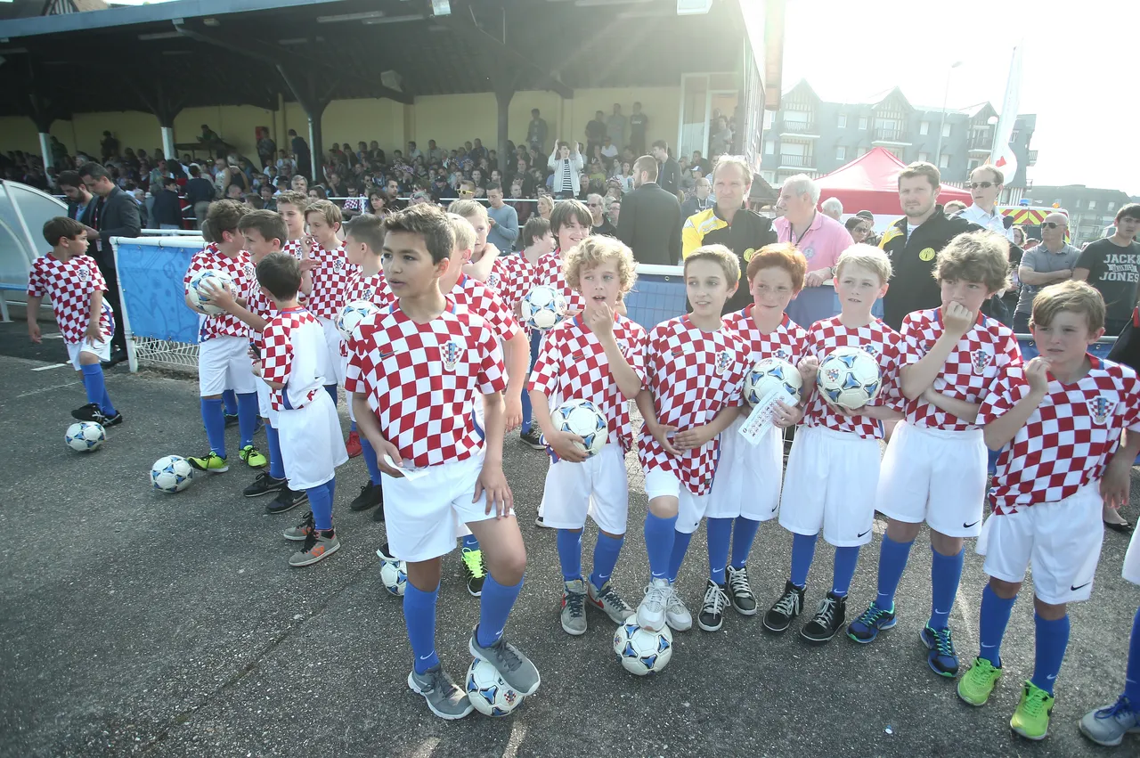 Uoči treninga, Vatreni se družili s navijačima