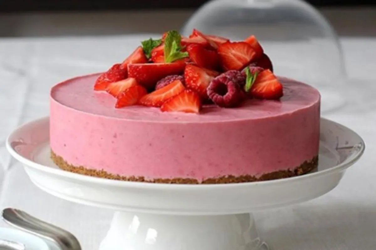 Pink cheesecake najženstveniji je kolač ljeta koji okusom obara s nogu