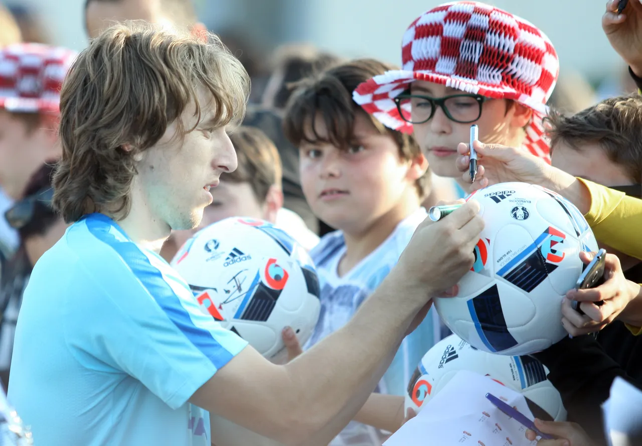 Uoči treninga, Vatreni se družili s navijačima