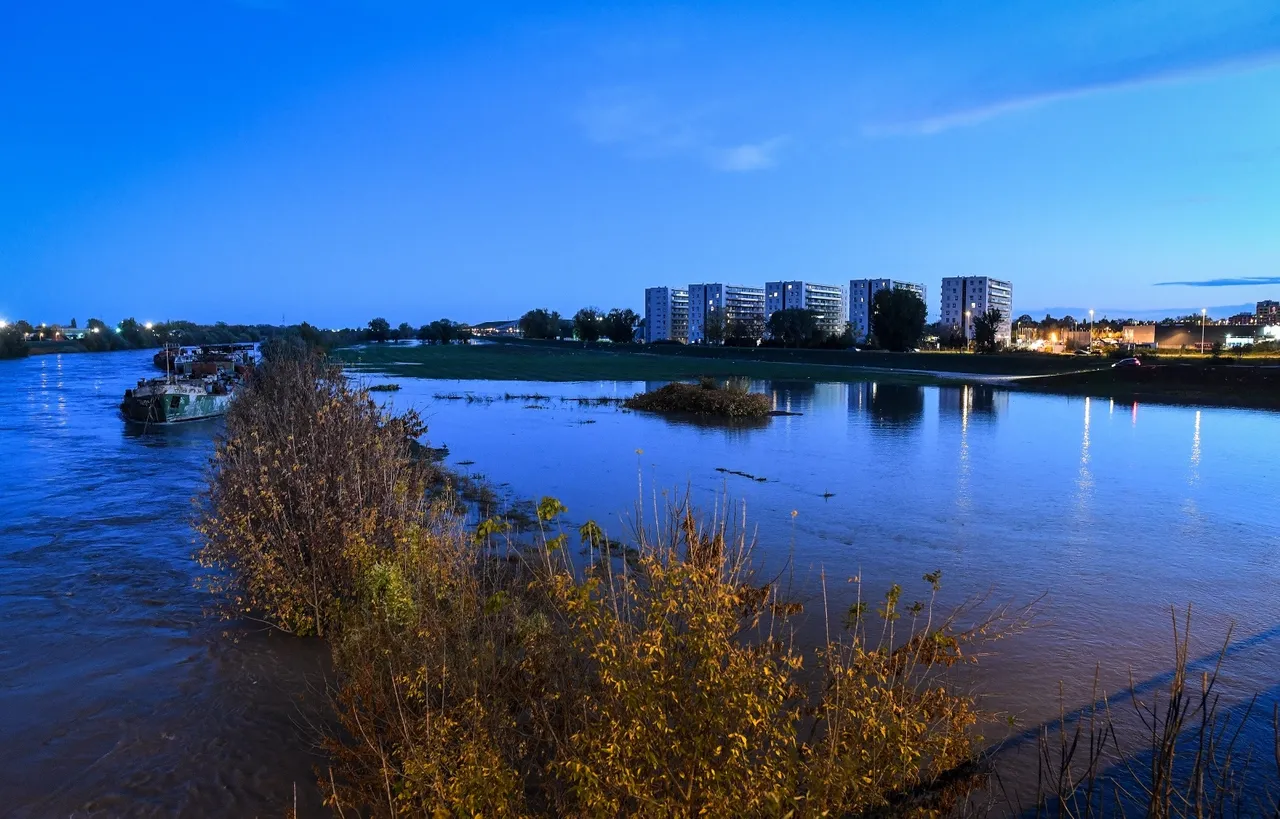 Zagreb: Uslijed obilnih oborina rijeka Sava se izlila iz korita