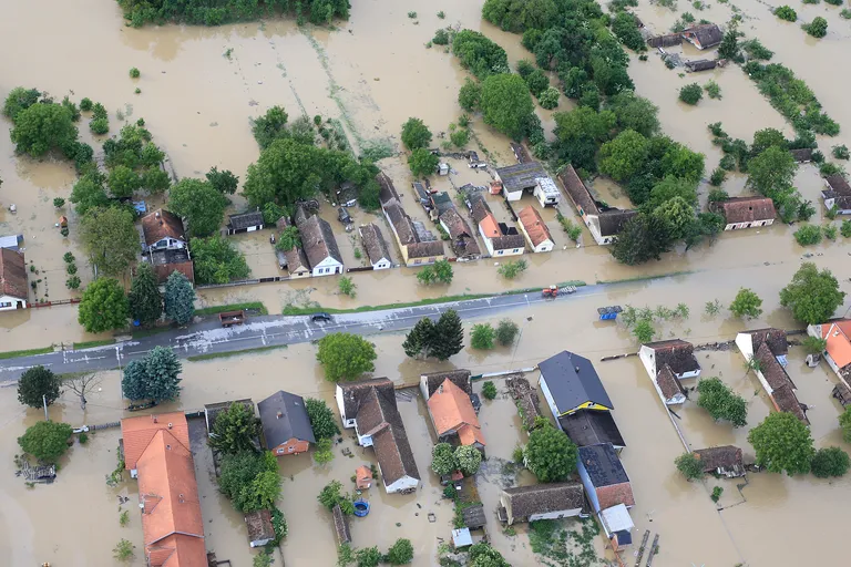 Osam godina prošlo je od poplava u Gunji, Rajevu selu i ostatku Slavonije: Ovako su izgledali pod vodom