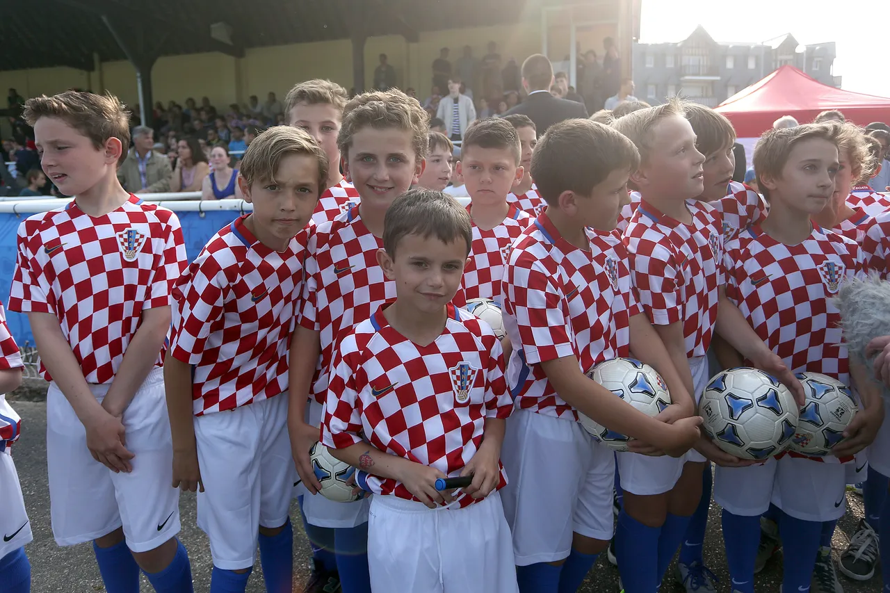 Uoči treninga, Vatreni se družili s navijačima