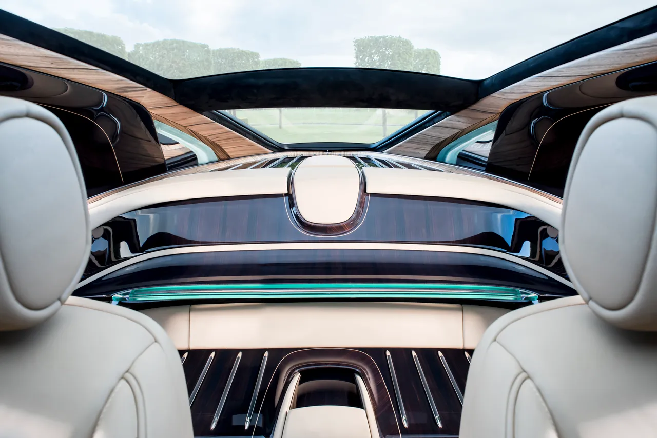 p90261372_highres_rolls-royce-sweptail1