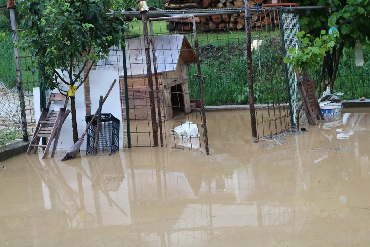 Obilna kiša poplavila Požegu