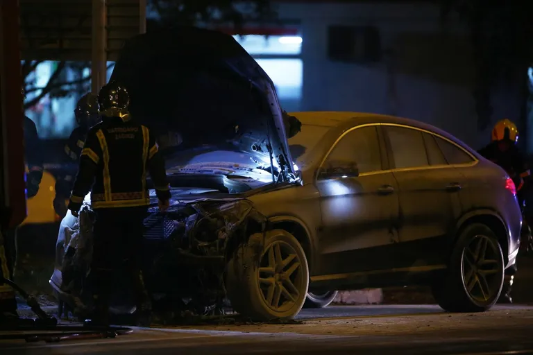 Zagreb: Na križanju Rugvičke i Prisavlja zapaljen Mercedes