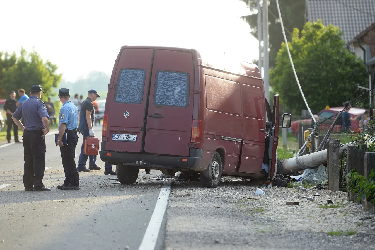 Stravična nesreća u Gornjem Hrašćanu, poginuo vozač kombija!