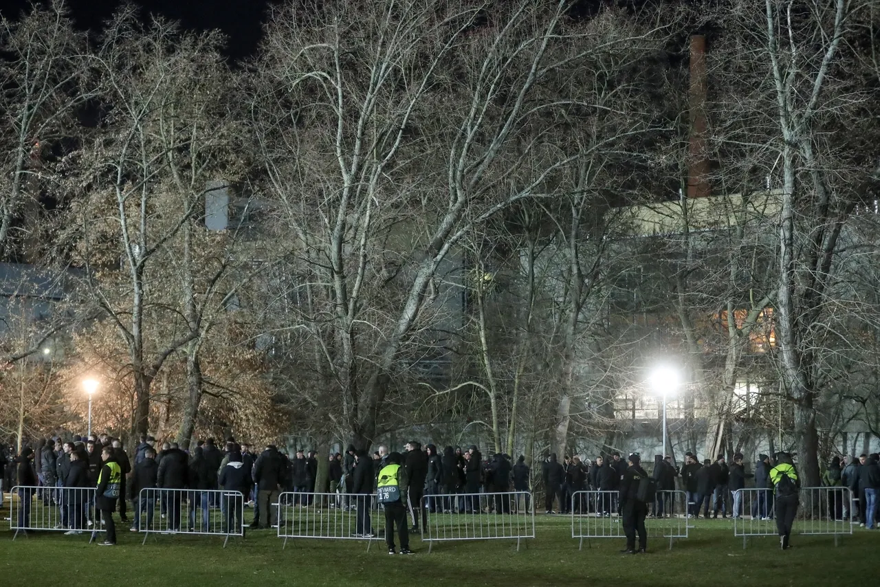 Plzen: Jake policijske snage među navijačima ispred stadiona uoči početka utakmice