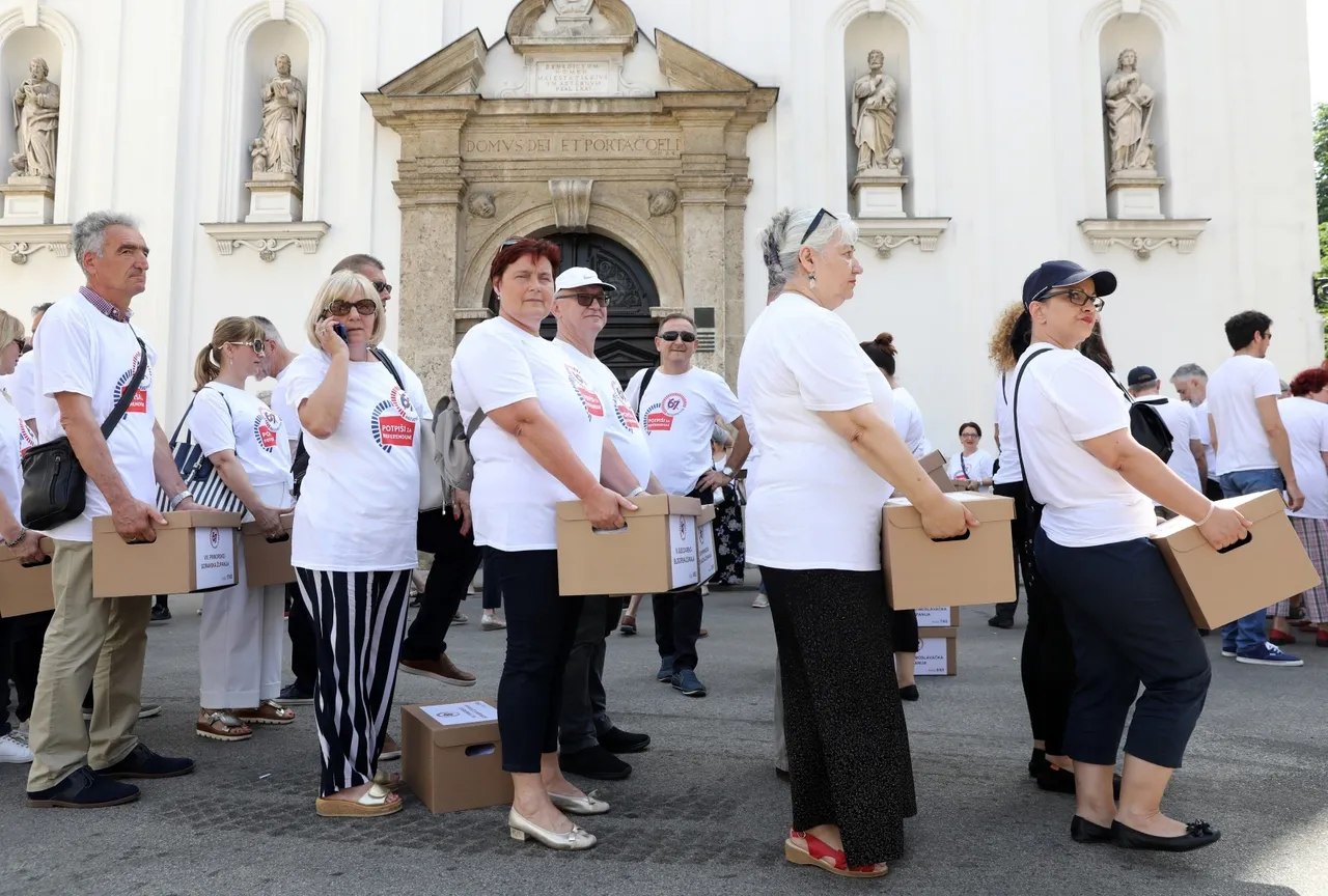 Zagreb: Predaja sakupljenih potpisa Referendumske inicijative “67 je previše” Hrvatskom saboru