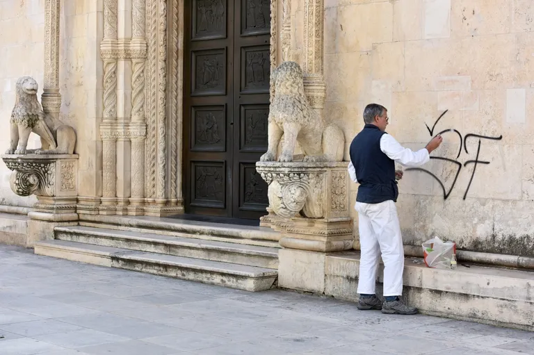 Šibenik: Konzervatori uklanjaju grafit s katedrale sv.Jakova