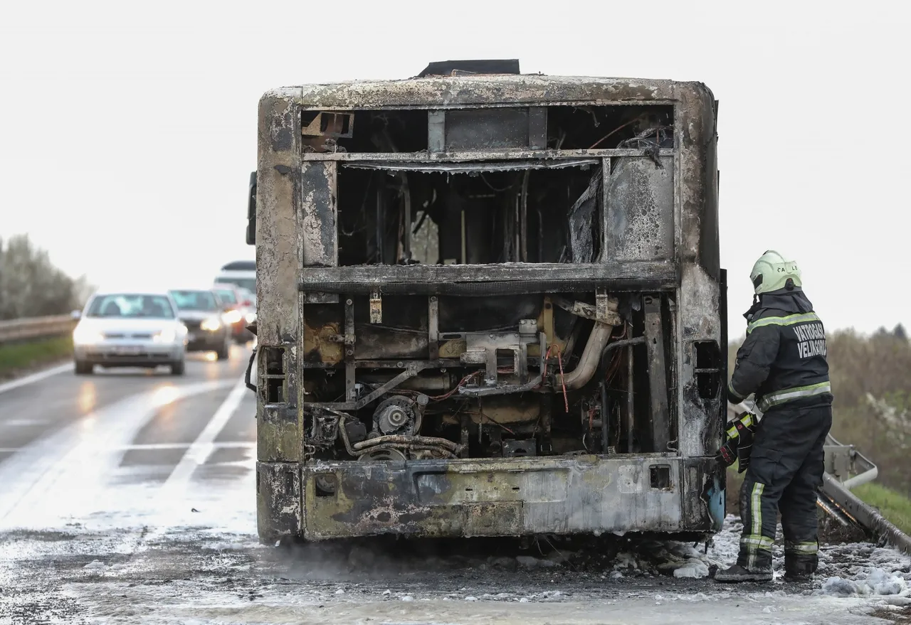 Zapalio se ZET-ov autobus kod Velike Gorice