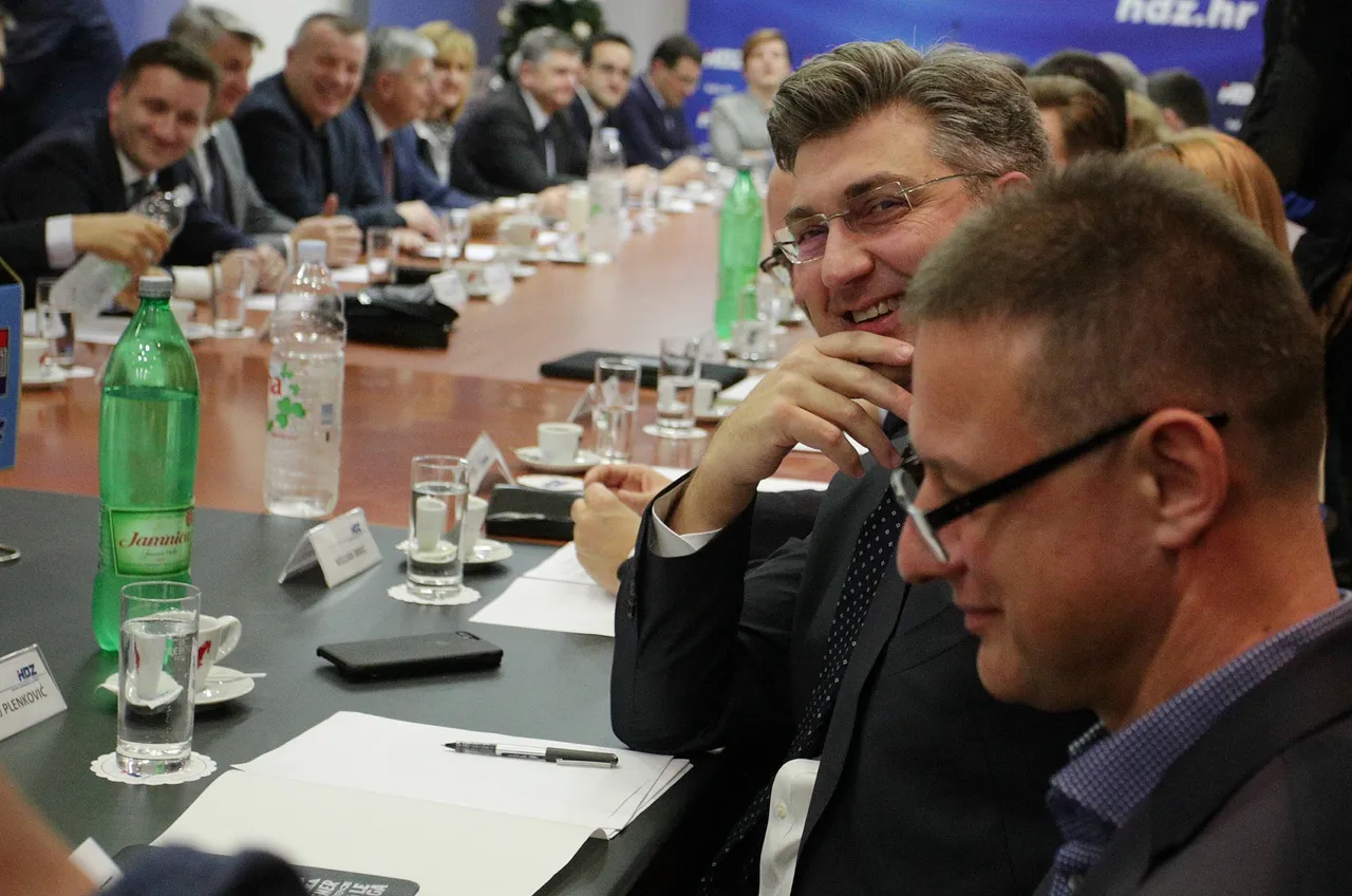 Izvanredna sjednica Predsjedništva i Nacionalnog vijeća HDZ-a