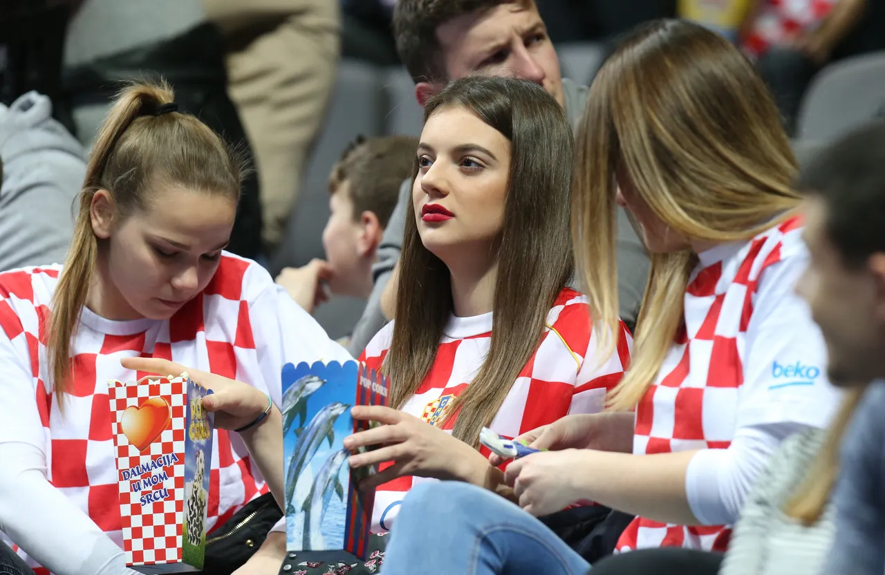 Split i Dalmacija jedva dočekali rukomet i Hrvatsku: Spaladium Arena ispunjena do posljednjeg mjesta