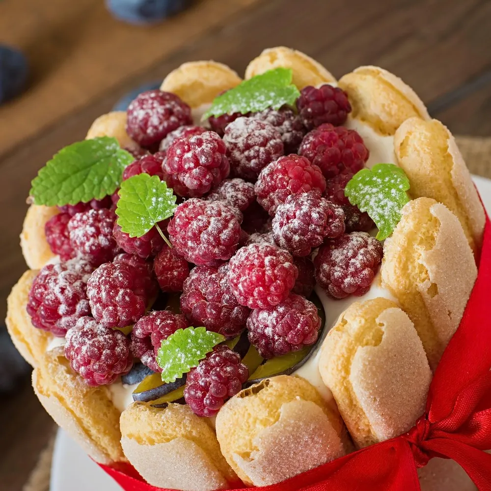 Torta od piškota i šumskog voća koja oduševljava okusom i izgledom