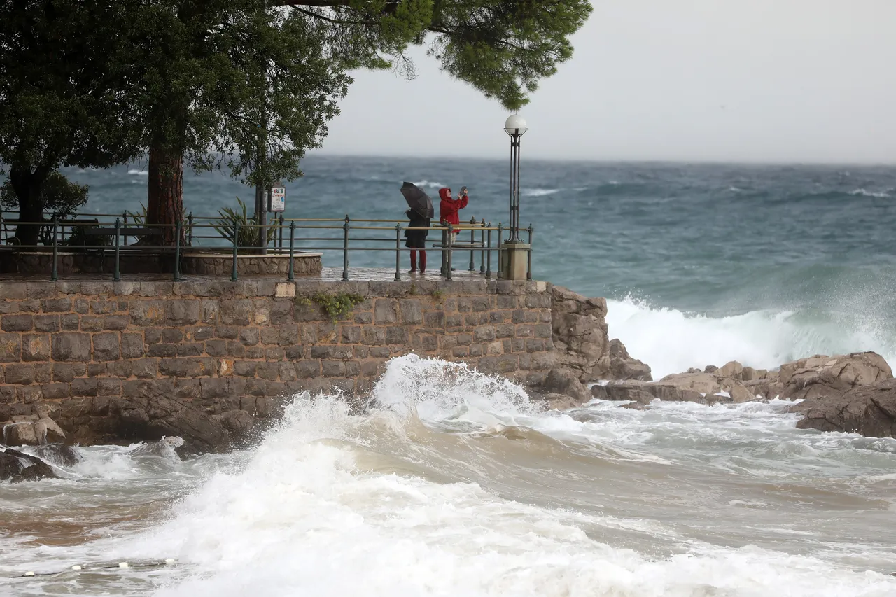 Jugo, Opatija