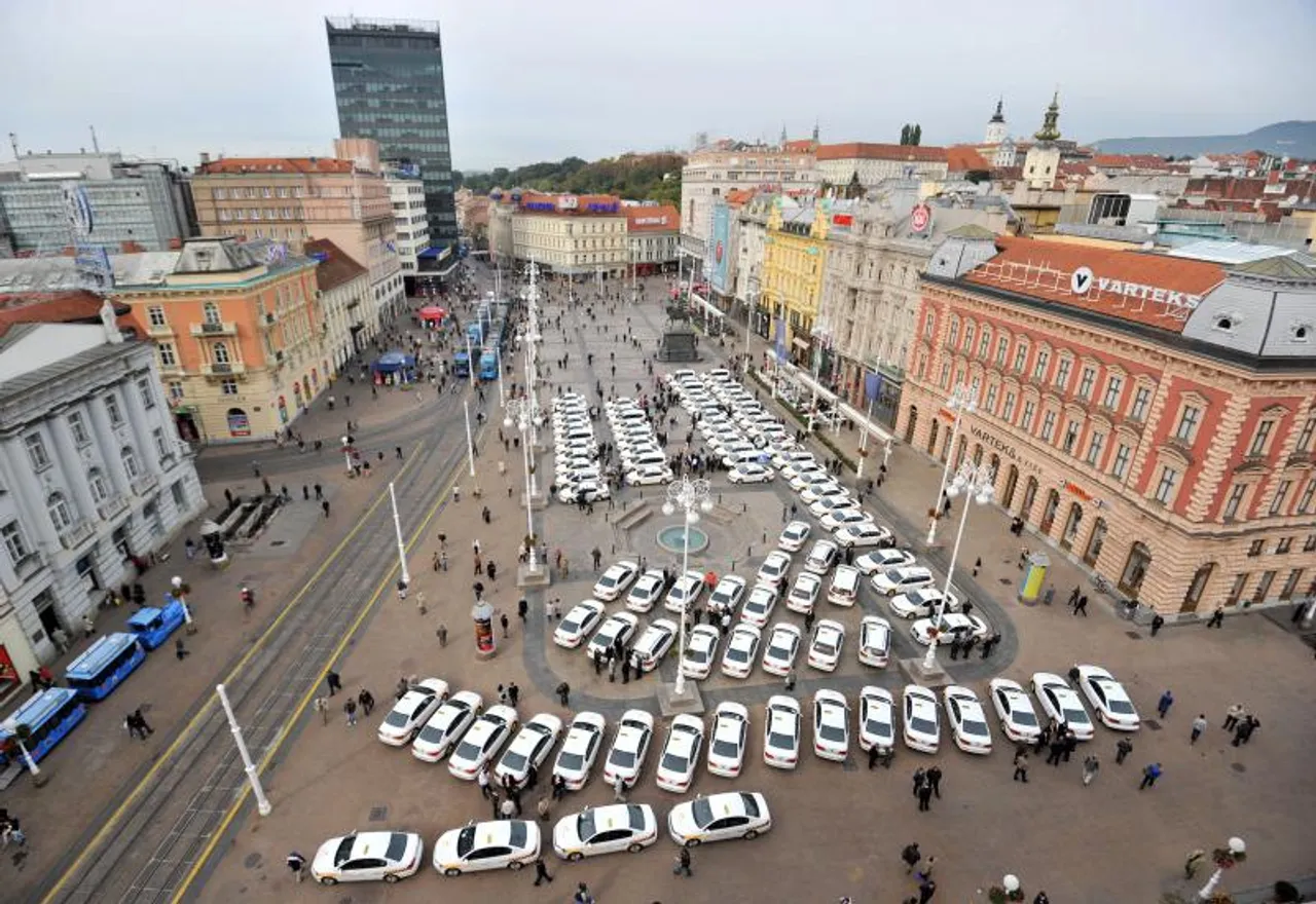 Taxijima okupirali Trg bana Josipa Jelačića