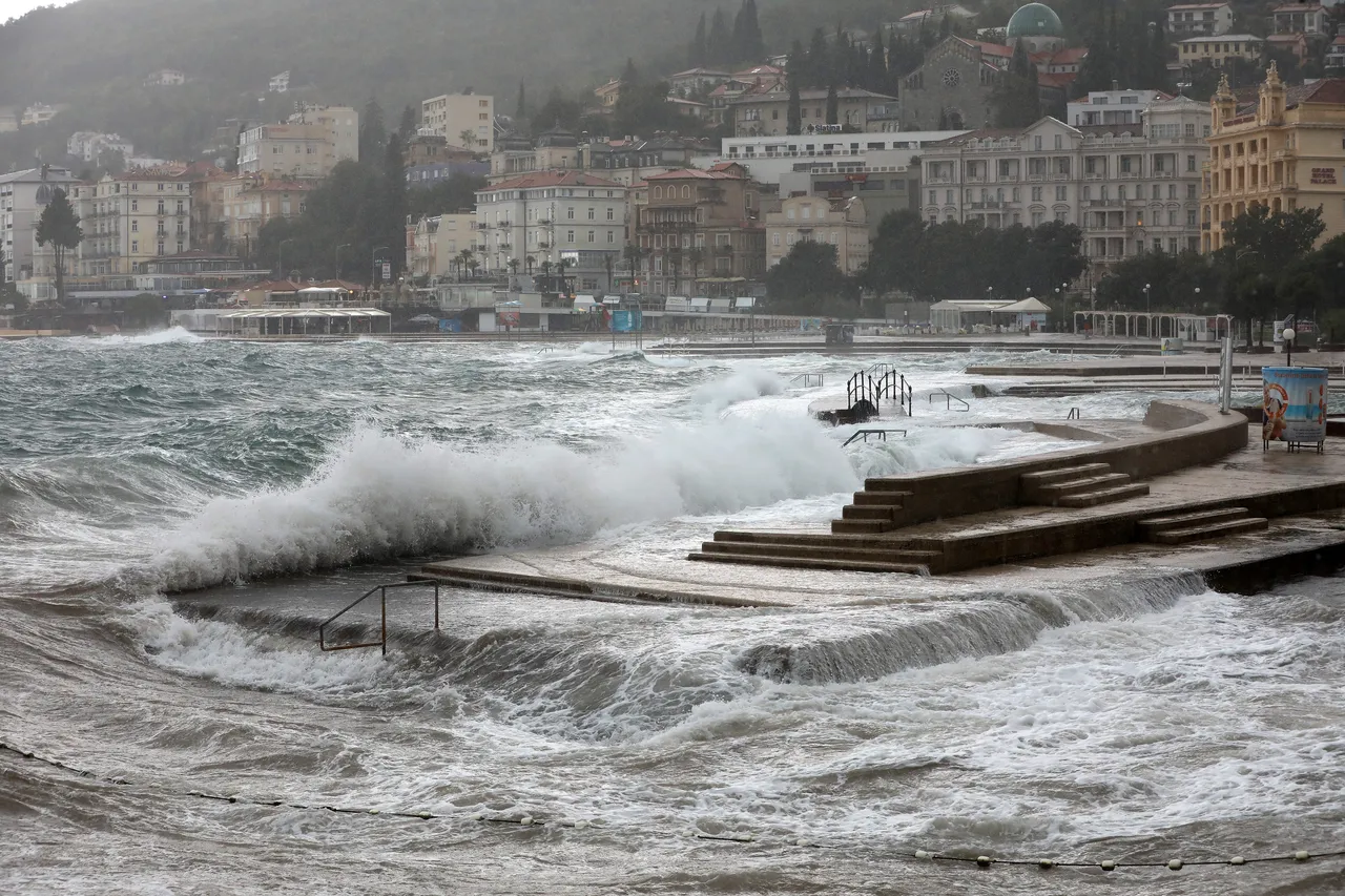 Jugo, Opatija