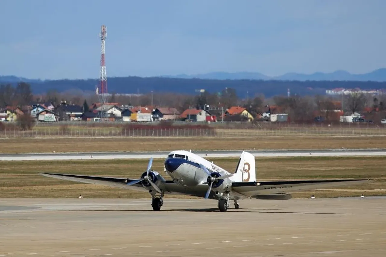 Breitling Douglas DC-3, zrakoplov