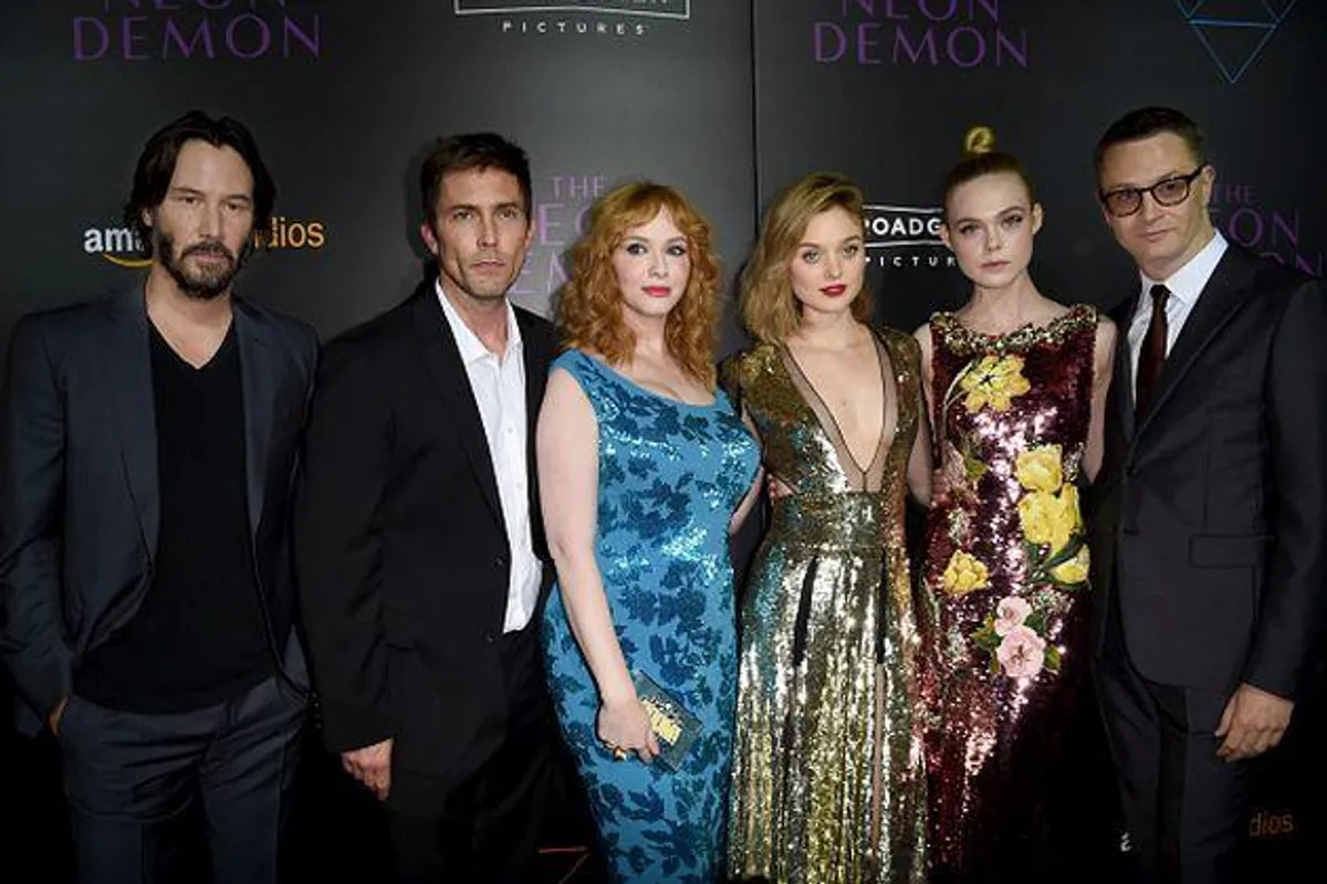 Velik broj glumaca okupio se na premijeri filma "The Neon Demon"