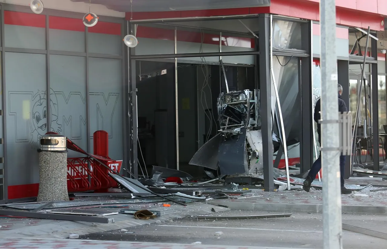 U Primoštenu ekplozivom raznijeli bankomat u trgovini Tommy
