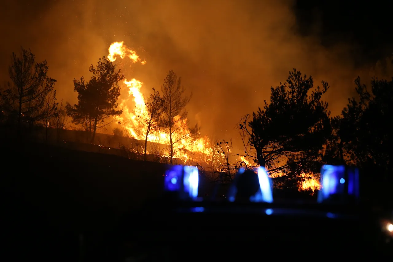 Požar u Klisu: vatra blizu kuća, vatrogasci kažu kako imaju sve pod kontrolom