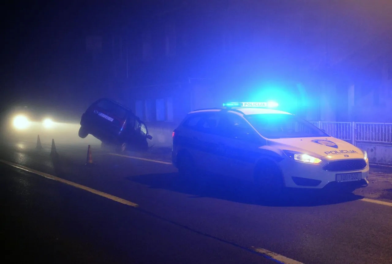 Pokraj ceste Sisak-Zagreb zbog neprilagođene brzine automobil sletio s ceste i završio u kanalu