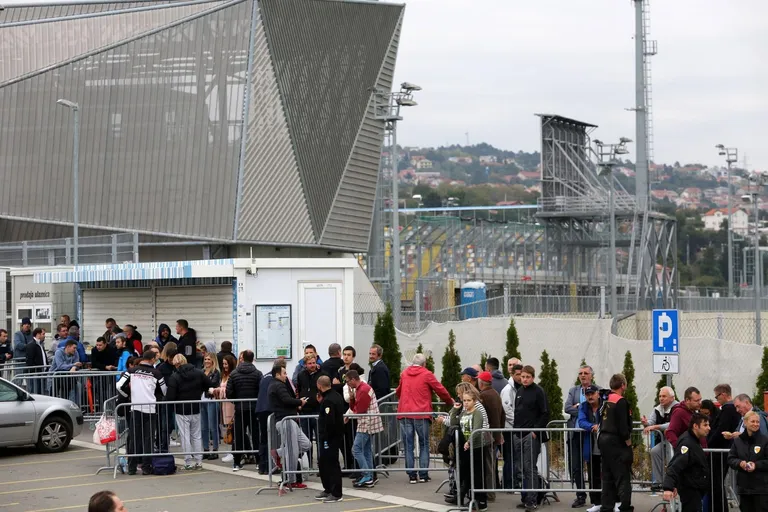 Euforija već zahvatila Rujevicu: Navijači satima čekaju ulaznice za utakmicu godine