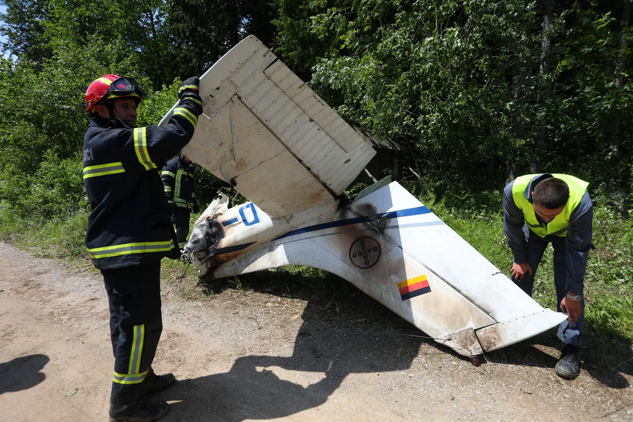 Helikopterom izvučeni dijelovi aviona u kojem su život izgubile četiri osobe