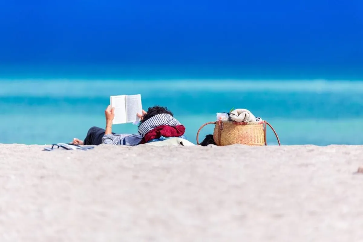 Sunce, more i čitanje: Ovo je naš izbor knjiga koje su idealno ljetno štivo za plažu