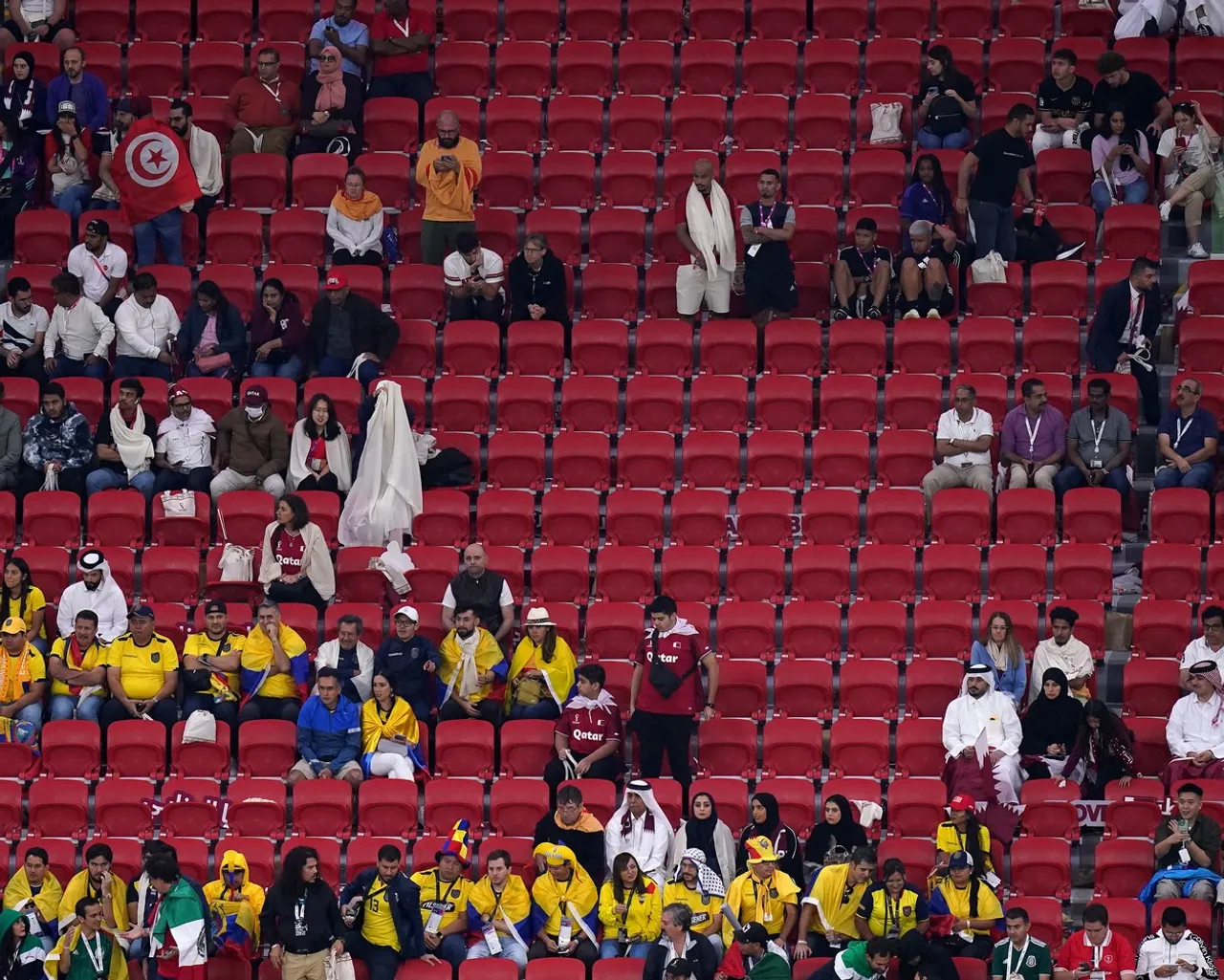 Katar navijači prazan stadion