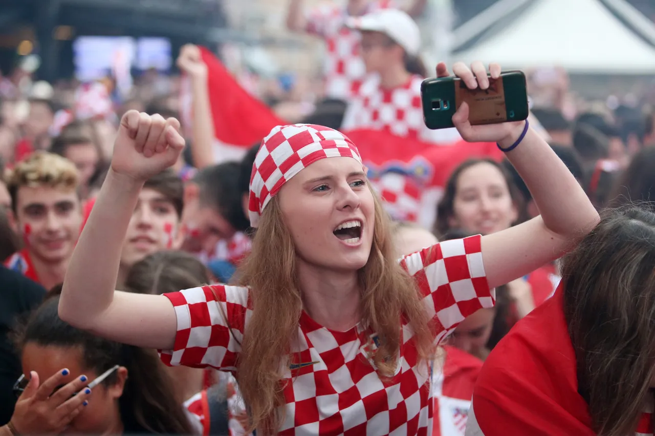 Fantastična atmosfera u centru Zagreba: Tisuće navijača prate susret Hrvatske i Engleske
