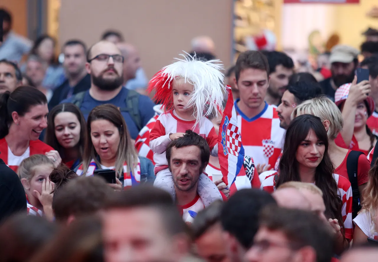 Fantastična atmosfera u centru Zagreba: Tisuće navijača prate susret Hrvatske i Engleske