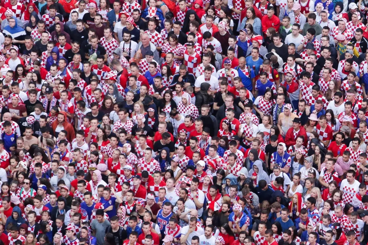 Fantastična atmosfera u centru Zagreba: Tisuće navijača prate susret Hrvatske i Engleske